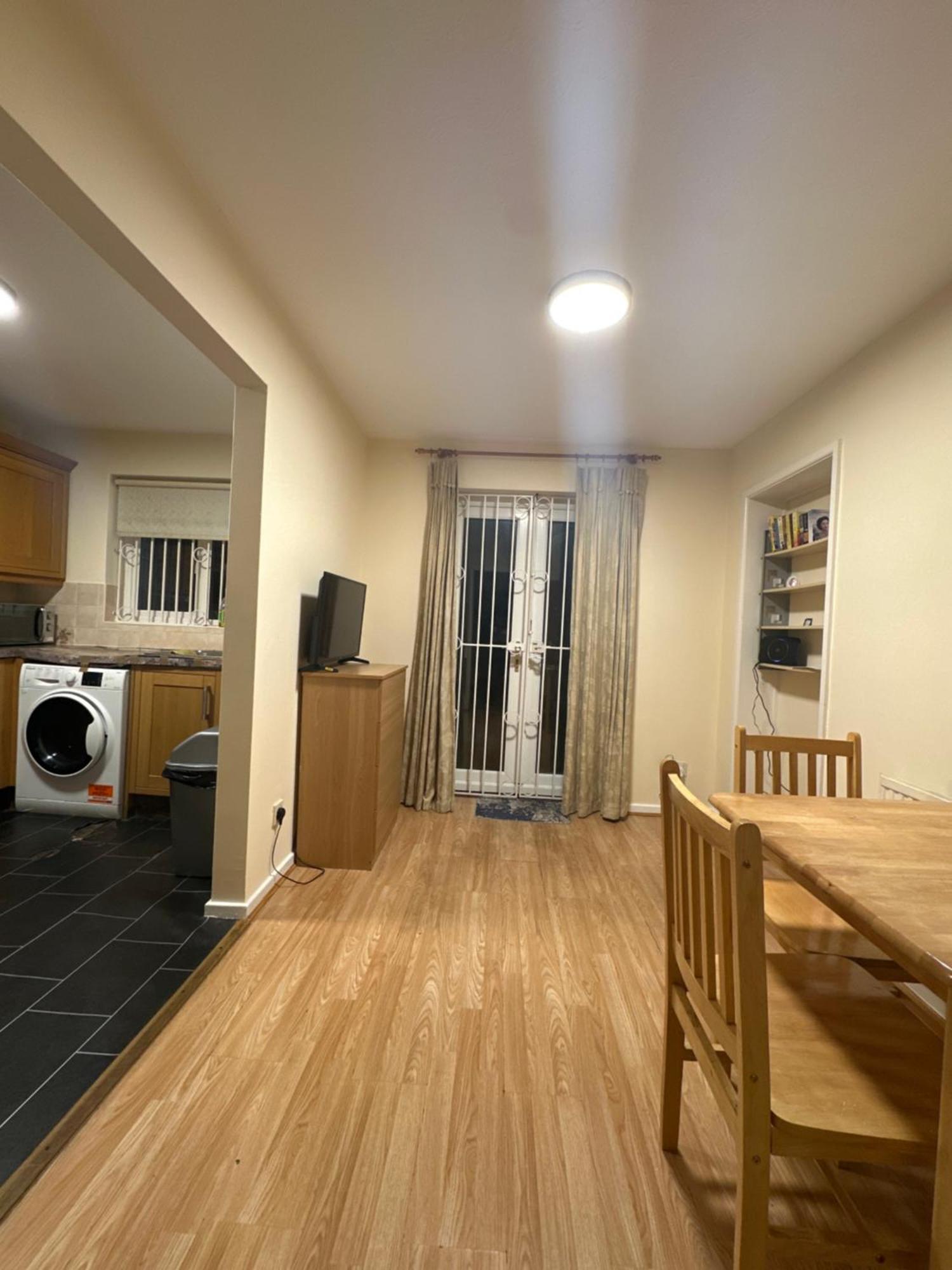 Nice Double Room In Heart Of Londra Esterno foto